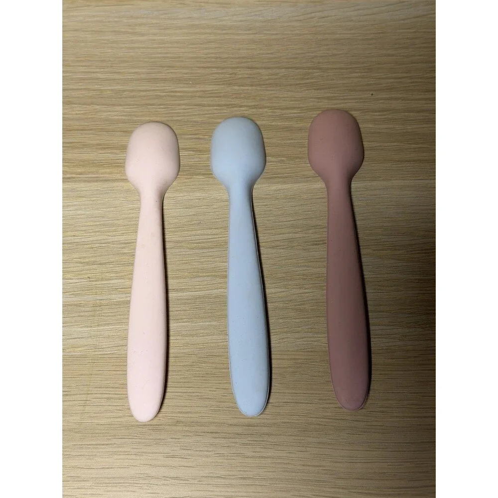 Food Grade Silicone 4 Baby Spoons, 1 Plastic Spoon